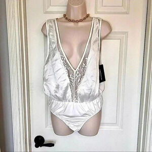 Pretty Little Thing Women’s Size 10 Ivory Lace Intimates Bodysuit Stretch NWT
